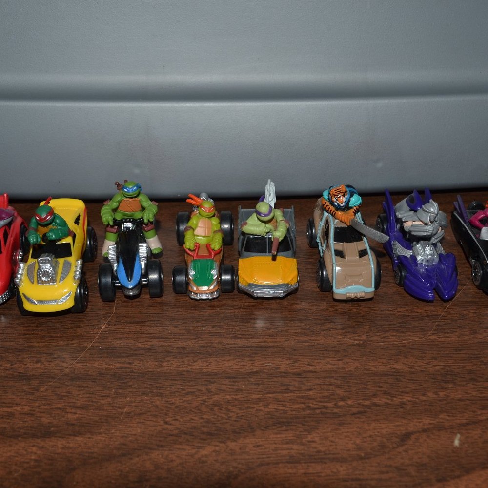 Lot of 8 TMNT Diecast Cars